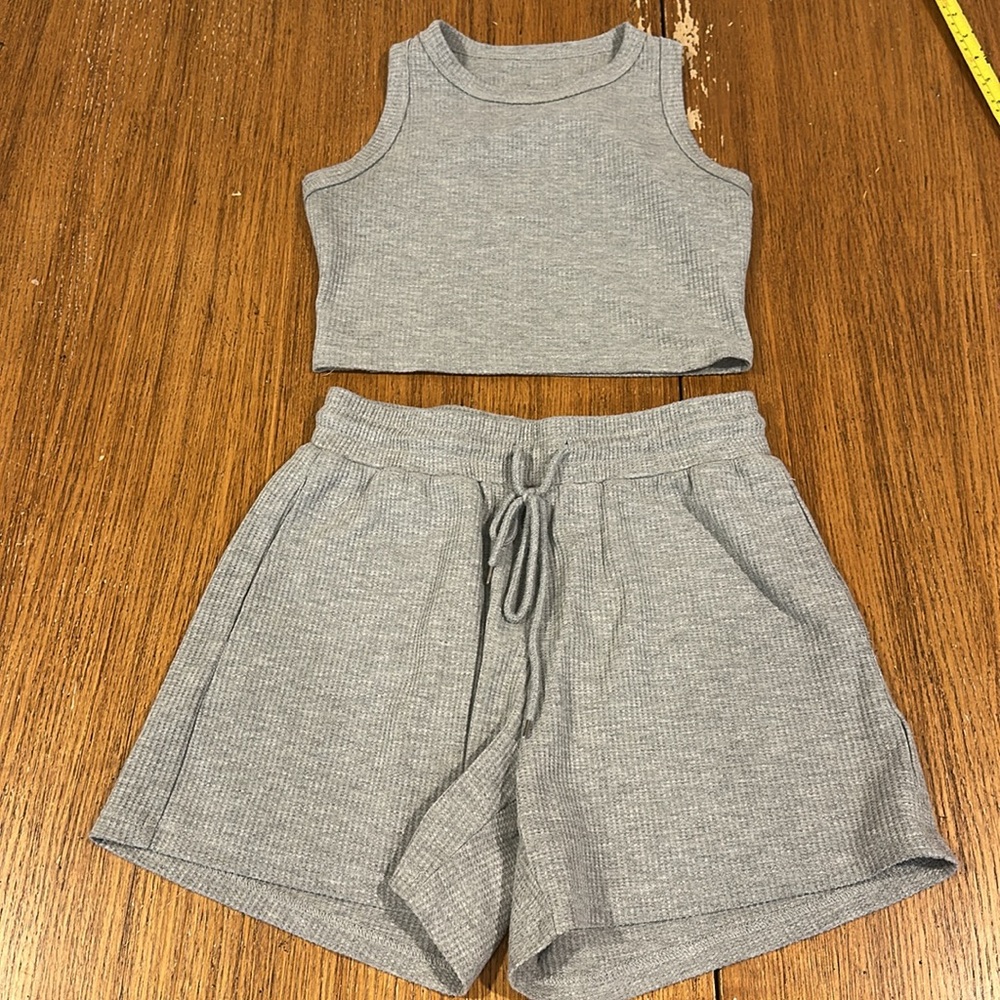 AMAZON Basics Gray Ribbed Set - Picture 2 of 7
